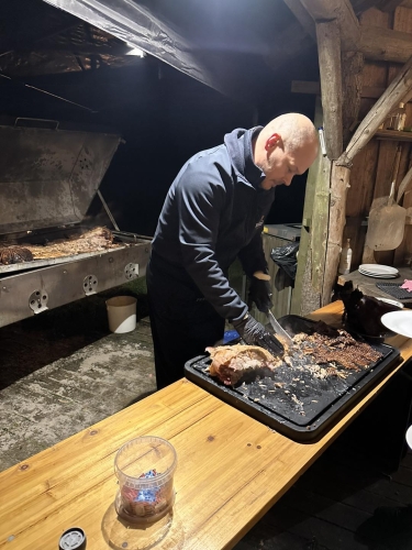 Helstegt pattegris med kok nær Odense, Faaborg, og Nyborg